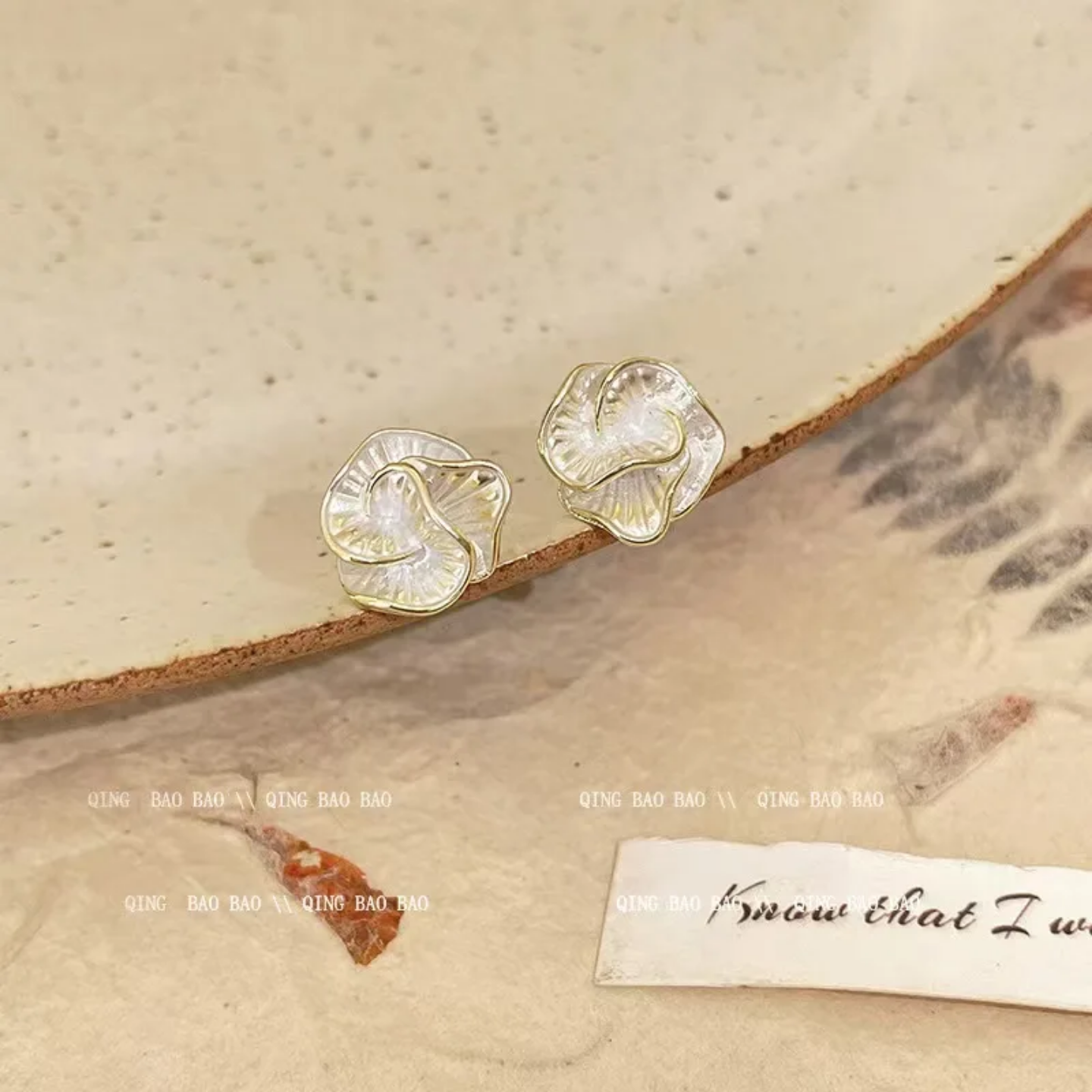 Bijou en étain plaqué or – boucles d’oreilles florales brillantes