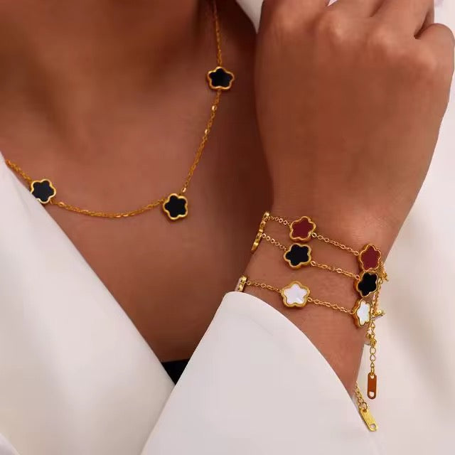 Parure Trèfle Doré – Collier, Bracelet & Boucles en acier