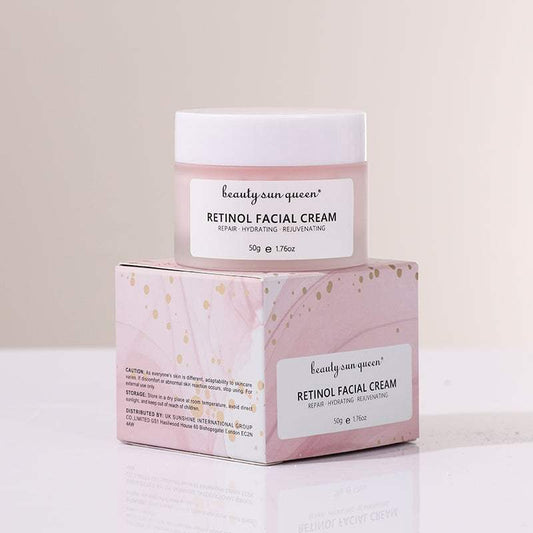 Crème Visage au Rétinol en pot blanc, avec boîte rose pastel ornée de motifs dorés et texte imprimé