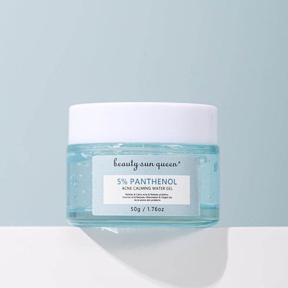 Gel apaisant Panthénol 5 % en pot transparent, gel bleu clair et étiquette blanche, texture fraîche anti-acné