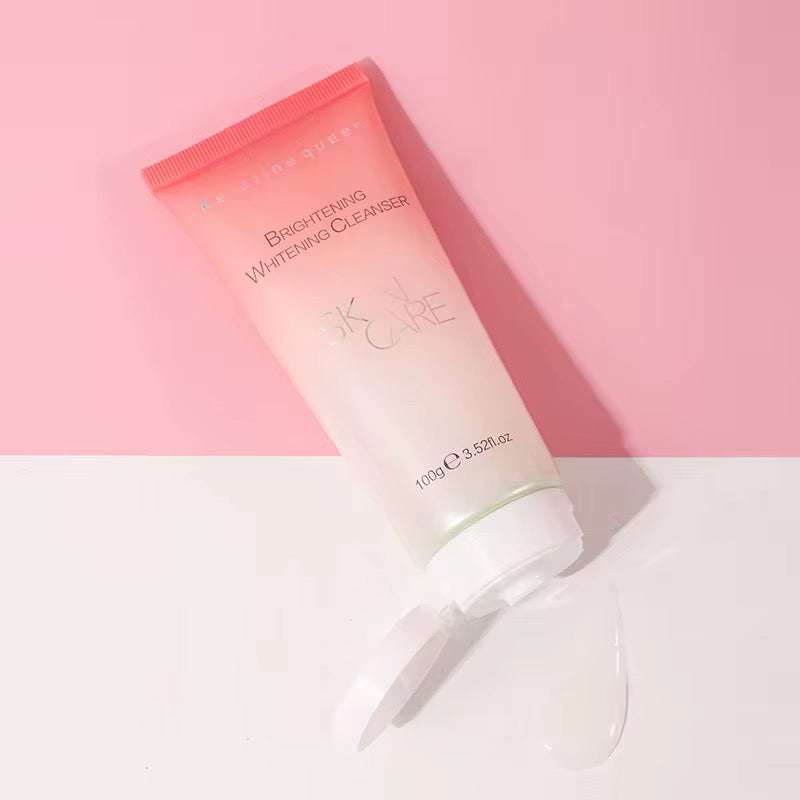 Gel Nettoyant Visage rose et blanc en tube, texture gel et bouchon à clapet, formule éclaircissante