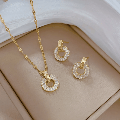Parure Cercle Doré en acier doré, collier et boucles ornés de cristaux brillants en cercle