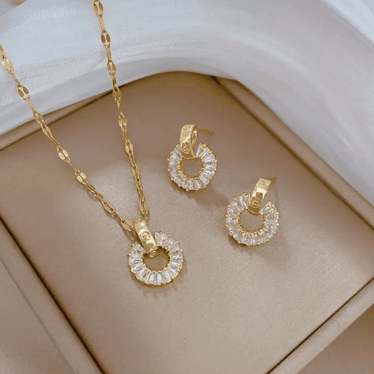 Parure Cercle Doré en acier doré, collier et boucles ornés de cristaux brillants en cercle