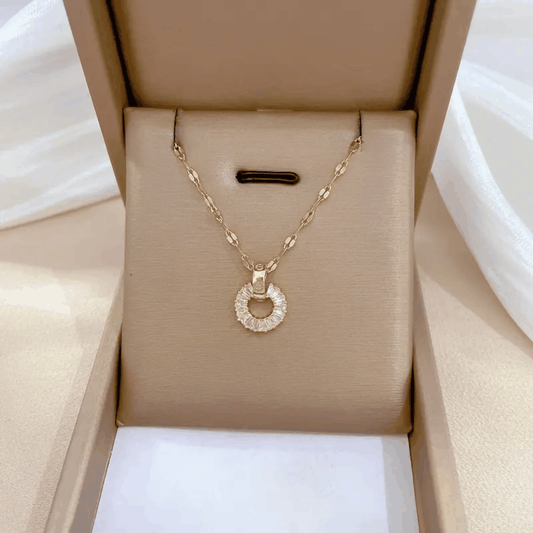 Parure Cercle Doré avec collier et pendentif circulaire doré serti de cristaux brillants