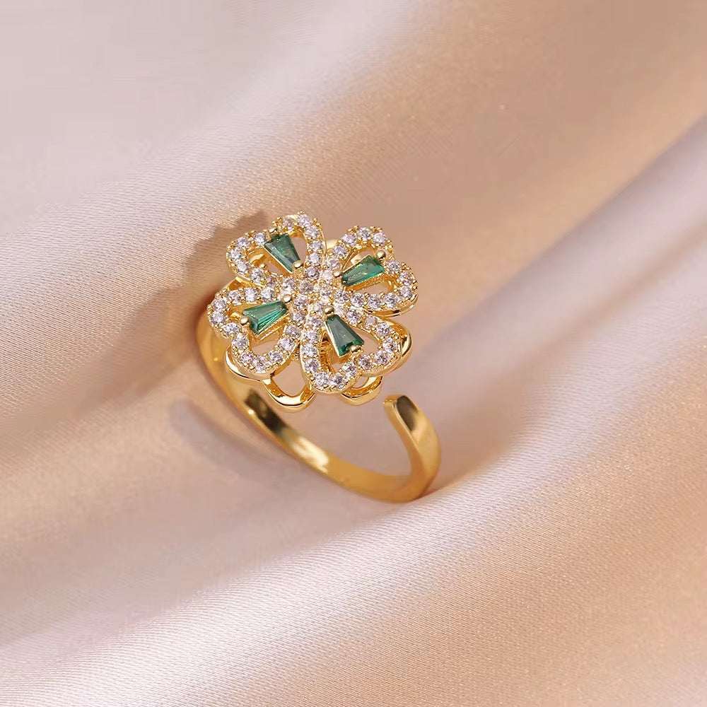 Bague parure fleurs dorée en métal doré, ornée d’une fleur ajourée avec cristaux brillants et détails verts