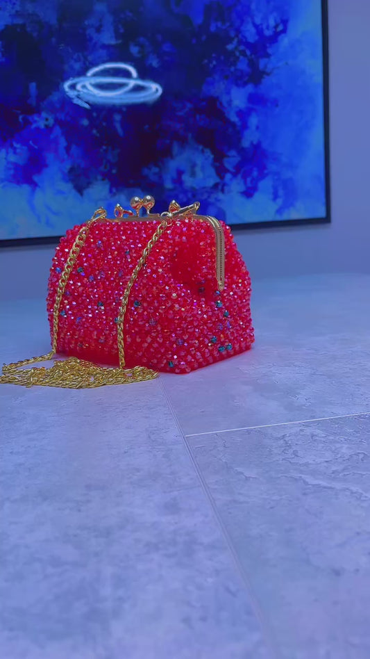 Sac à main rouge en perles fait main – vue de face