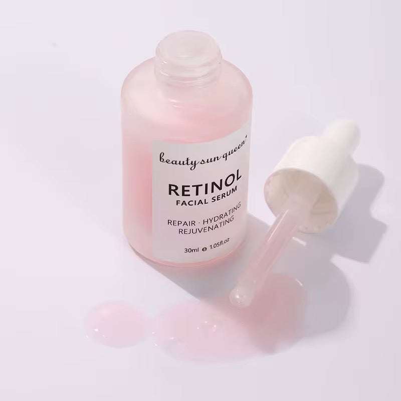 Routine visage au rétinol, sérum facial rose dans un flacon avec pipette, texture fluide et étiquette visible