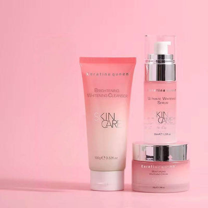 Routine visage complète rose en trois soins, avec nettoyant, sérum et crème hydratante à la kératine