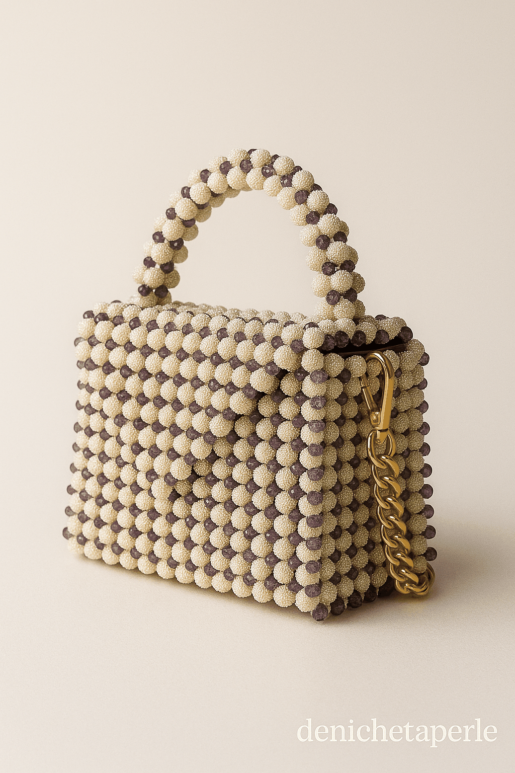 Sac à Main en Perles crème et violet, en perles, avec poignée assortie et chaîne dorée décorative