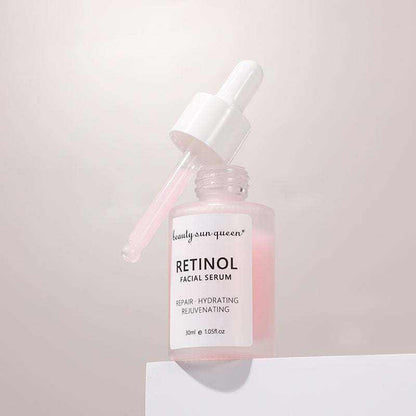 Sérum visage au rétinol rose pâle en flacon avec pipette blanche, étiquette indiquant un sérum facial au rétinol